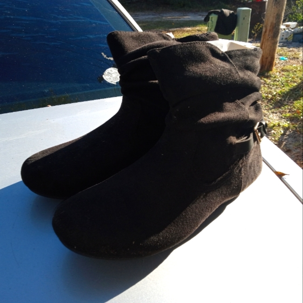 Two pair of fall boots ankle boots, other pair is about knee high!!!